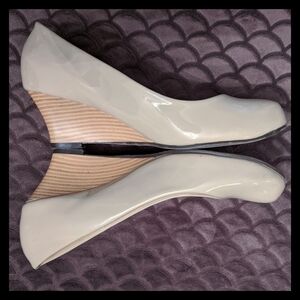 Cream wedges Women's Size 6 LIKE NEW